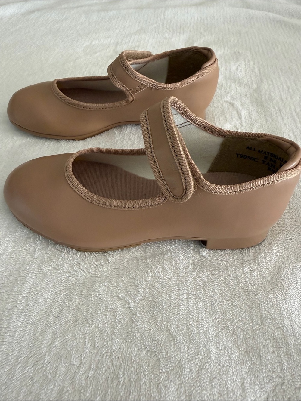 Classic Girls Mary Jane Dress Shoes in Light Brown with Hook-and-Loop Strap - Picture 3 of 9